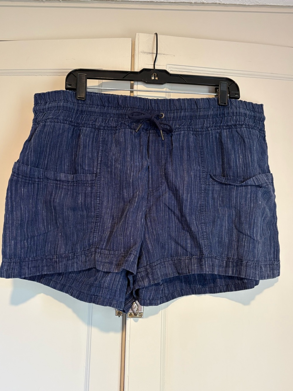 Athleta 100% Linen Navy Patterned Shorts